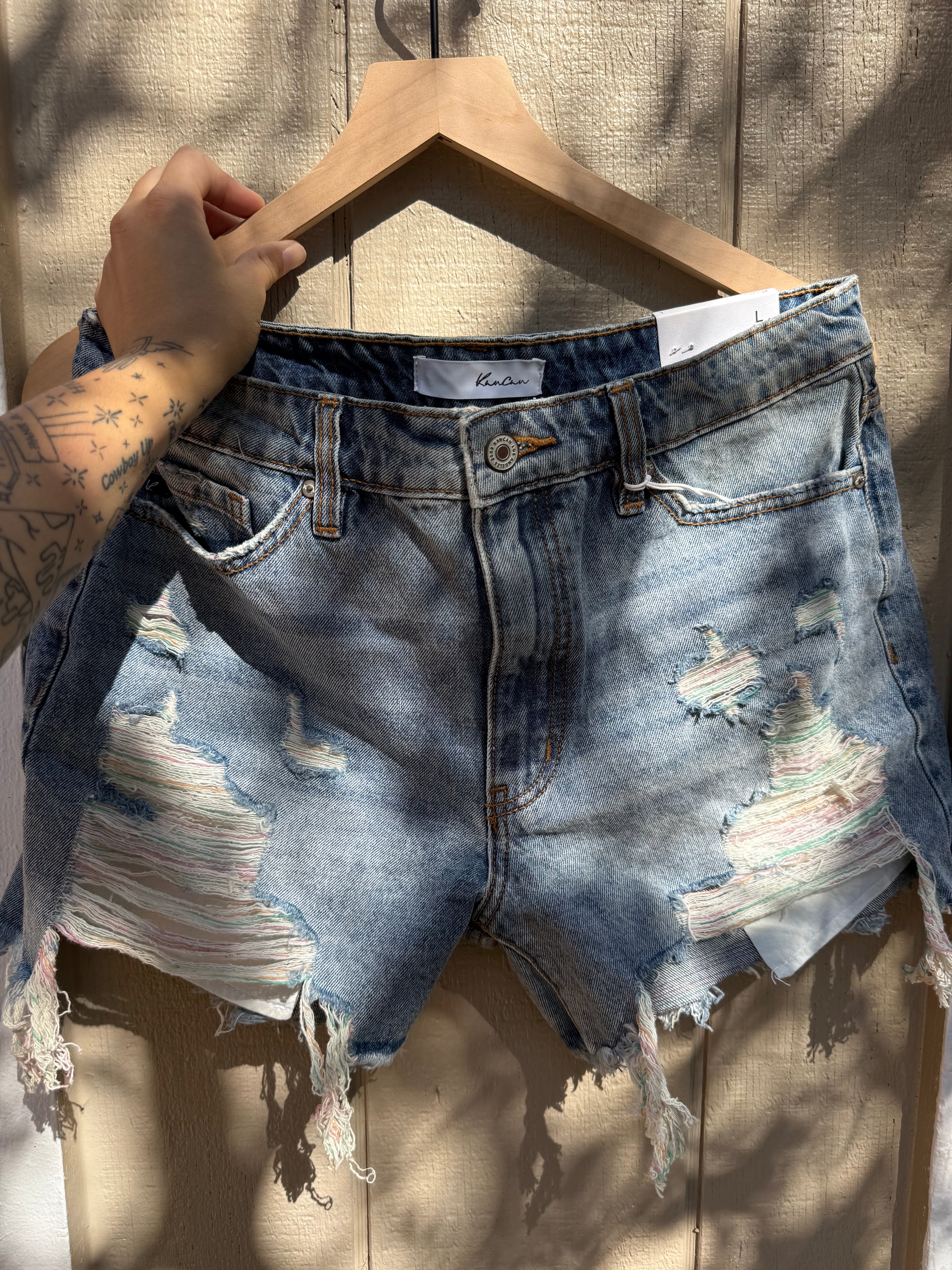 Ripped color pocket shorts