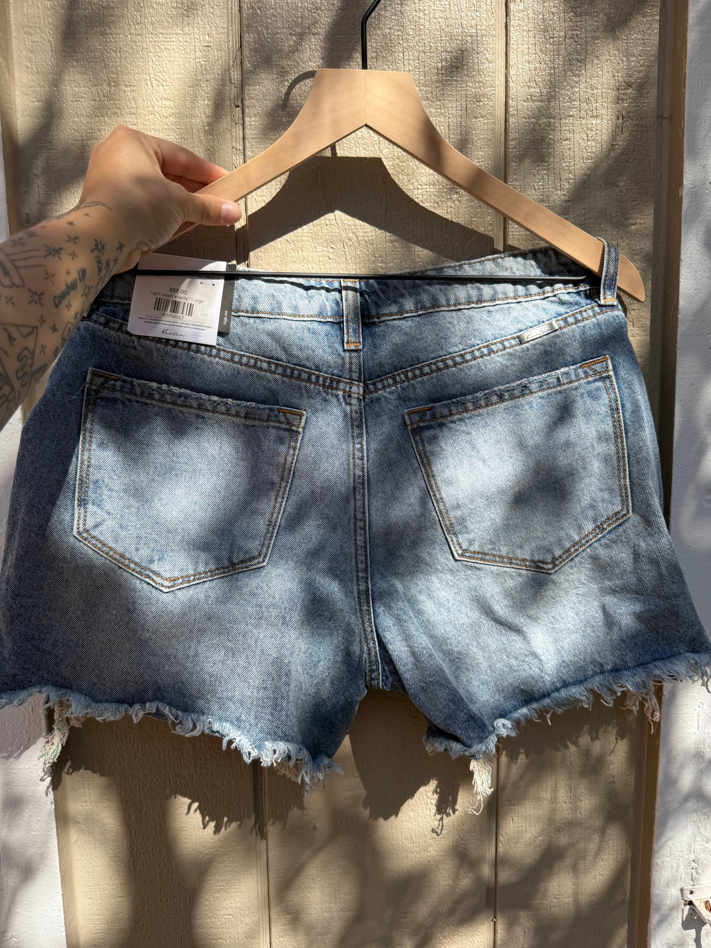 Ripped color pocket shorts