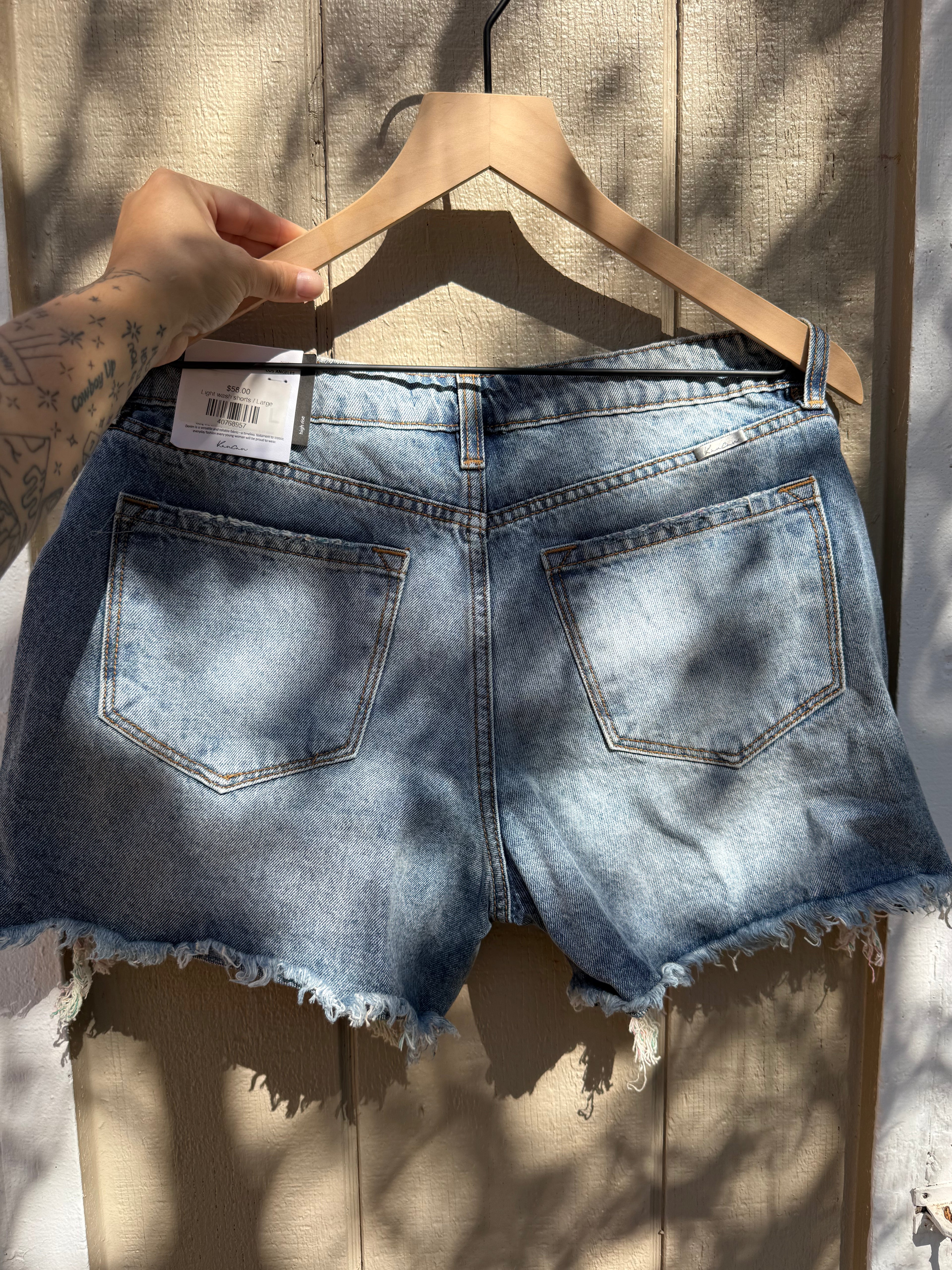 Ripped color pocket shorts